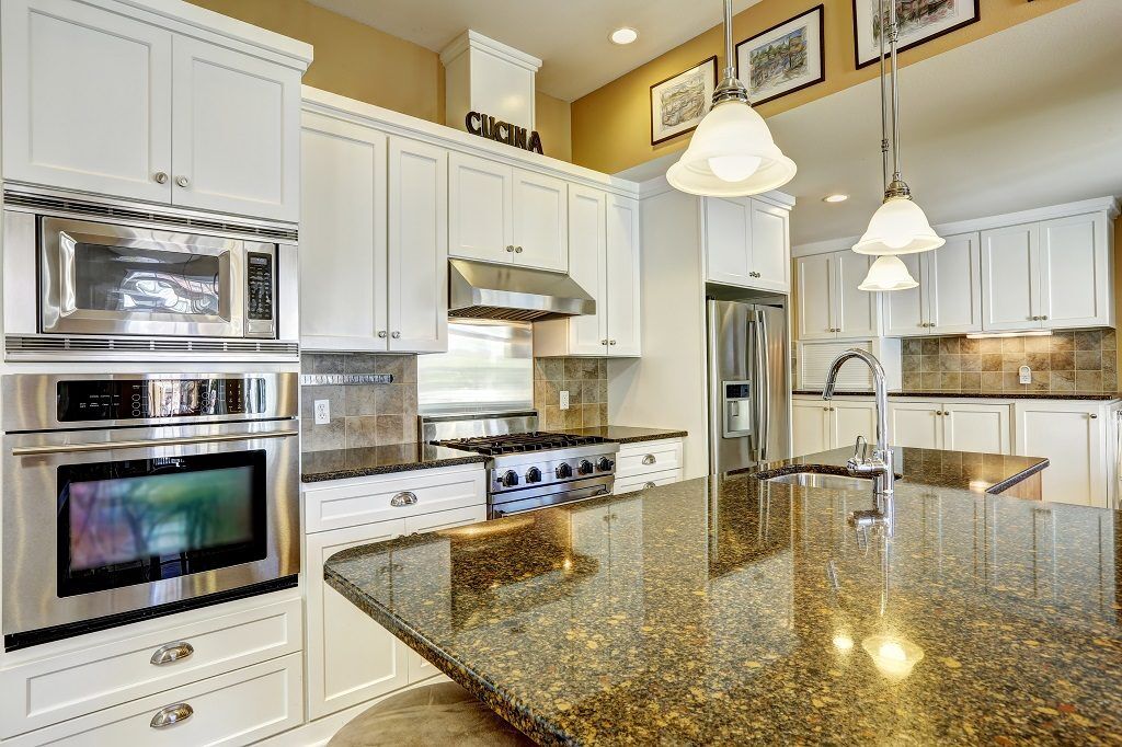 White Kitchen Cabinets With Granite Countertops