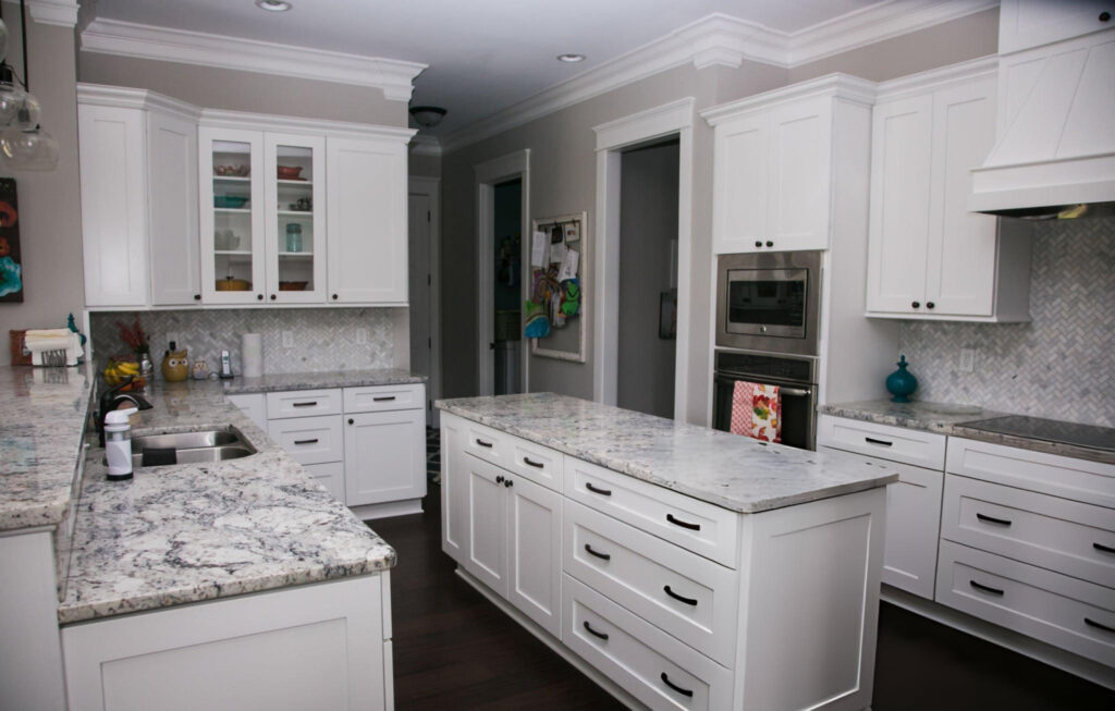 Pairing White Cabinets With Granite