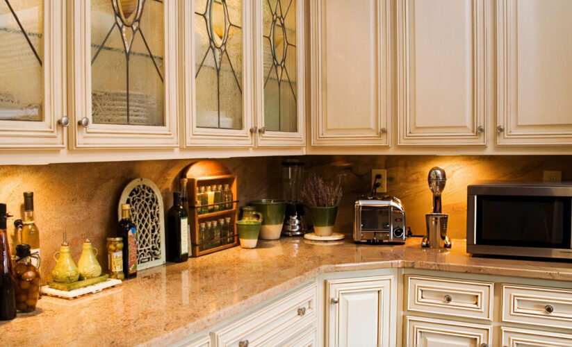 White Cabinets With Brown Granite Countertops: Elegant Kitchen Ideas